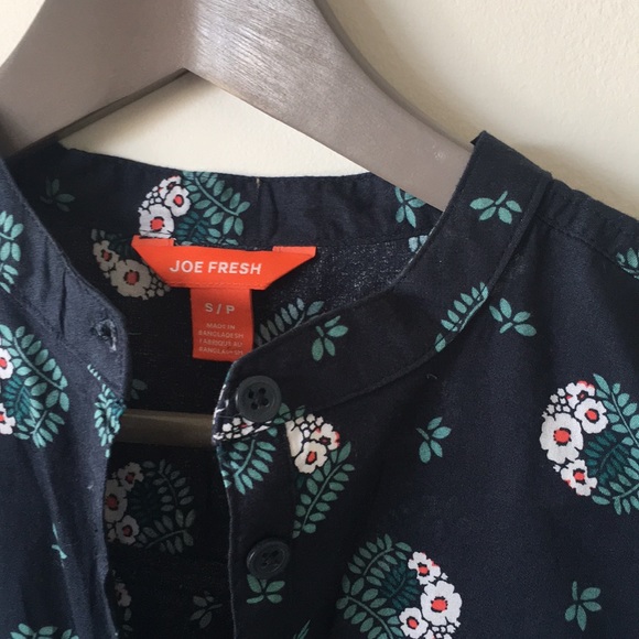 Blue button down top with floral pattern - Picture 2 of 3